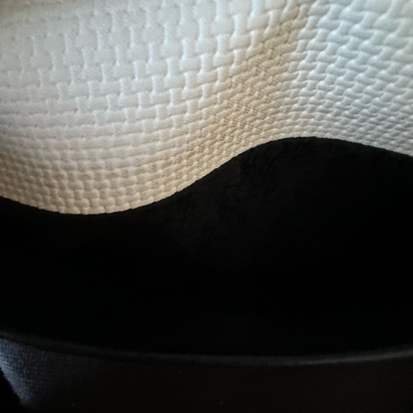 YSL clutch with chain. In excellent condition. Blue/white color w gold chain. - Picture 7 of 11